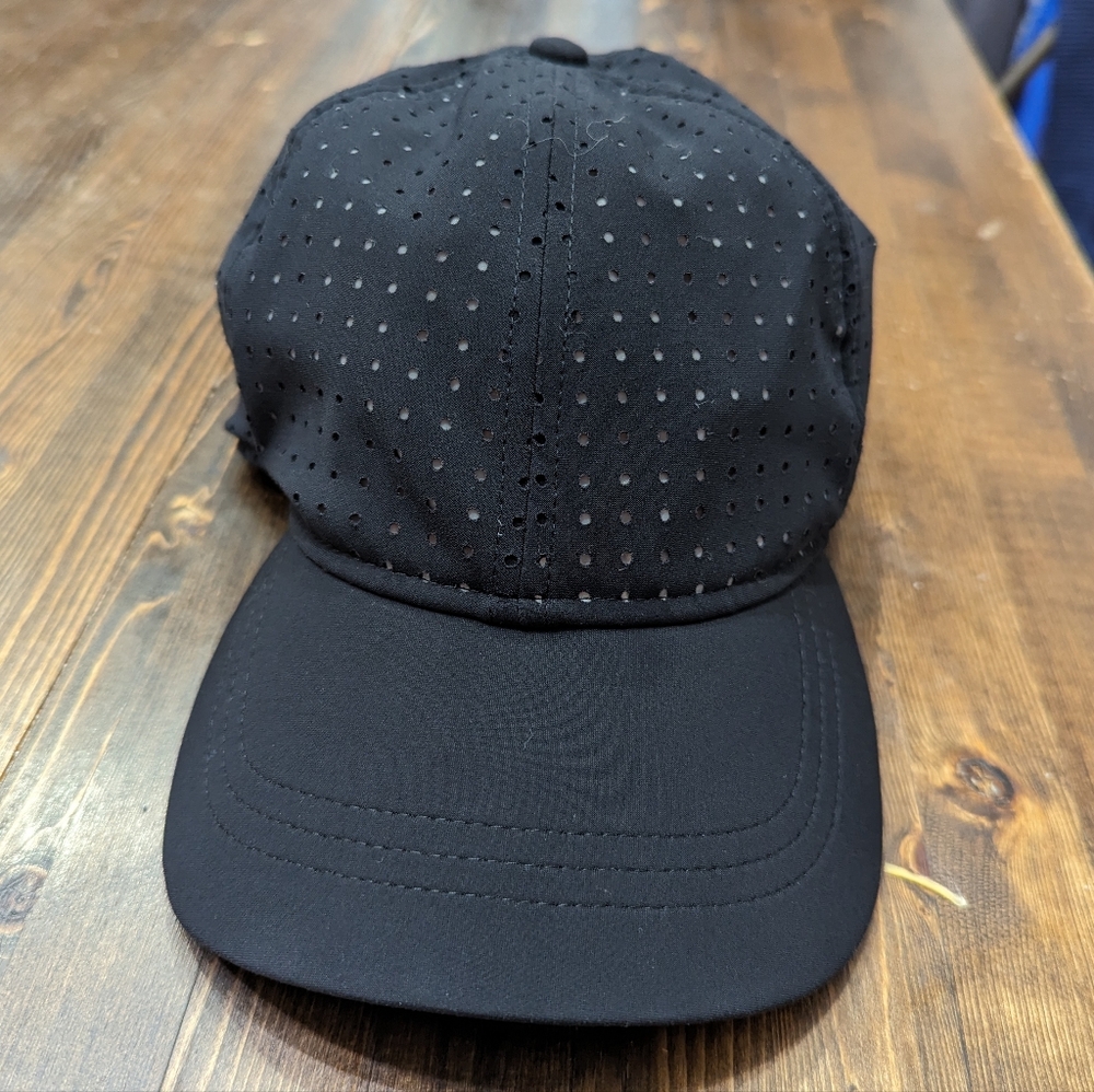 Lululemon black reflective running hat